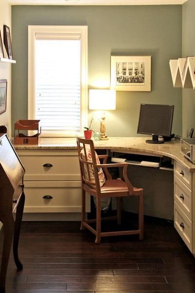 30 Corner Office Designs and Space Saving Furniture Placement Ideas Window Mudroom, Traditional Home Office, Corner Office, Office Nook, Office Remodel, Interior Remodel, Furniture Placement, Small Room Design, Small Home Office