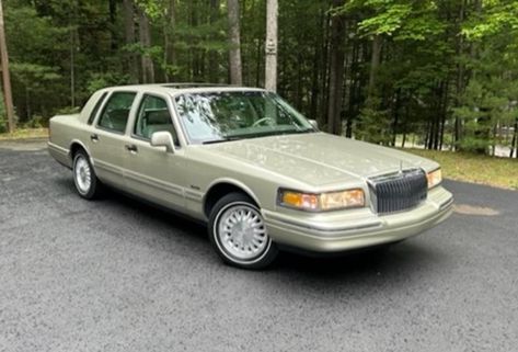 For Sale: 1997 Lincoln Town Car in Williamsburg, Michigan Listing ID: CC-1755451 1997 Lincoln Town Car, Lincoln Cars, Town Car, Lincoln Town Car, Car For Sale, Keyless Entry, Air Bag, Spare Tire, Audio System