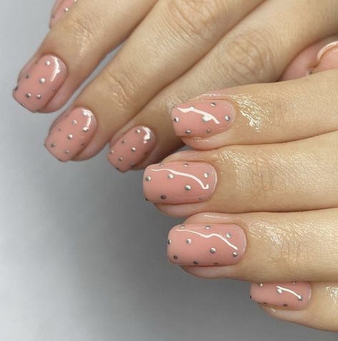 Glitter Dot Nails, Chrome Polka Dot Nails, Nails Metallic, Dot Nails, Polka Dot Nails, Dots Nails, Vogue Beauty, Metallic Nails, Pink Nails