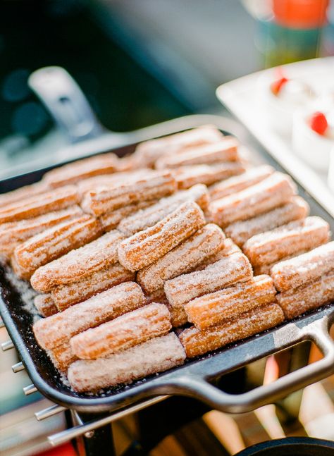 Churros wedding sweets wedding food | Photography: Rebecca Yale Photography Diy Wedding Food, Wedding Appetizers, Wedding Cake Alternatives, Wedding Food Ideas, Dessert Spread, Classic Wedding Cake, Wedding Reception Food, Reception Food, Keys Wedding