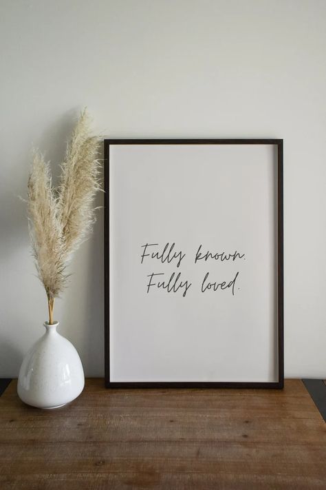 Fully Known Fully Loved Wall Art. Minimalist Christian Wall - Etsy Fully Known Fully Loved, Wood Bedroom Decor, Modern Christian Art, Bible Wall Art, Artwork Modern, Wall Art Christian, Christian Artwork, Christian Prints, Everyday Art