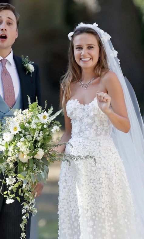 Flower stitching detail. Embroidery. Daisy Jenks wedding gown. Daisy Hair Wedding, Daisy Lace Wedding Dress, Wedding Dress With Daisies, Daisy Wedding Dress, Daisy Wedding Bouquet, Daisy Wedding Theme, Gown With Flowers, Daisy Bouquet Wedding, Embroidery Daisy