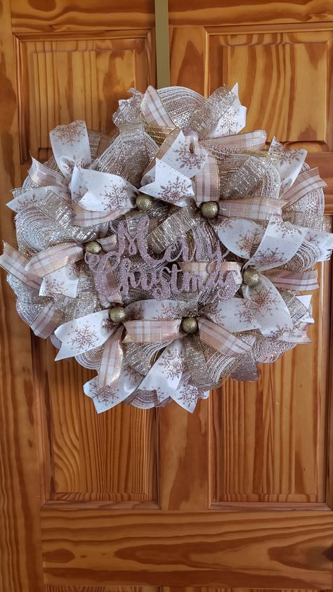 Gold Wreath Christmas, Pancake Wreath, Rose Gold Wreath, Christmas Pancakes, Elegant Wreath, Christmas Wreath Ideas, Gold Wreath, Wreath Maker, Wreath Christmas