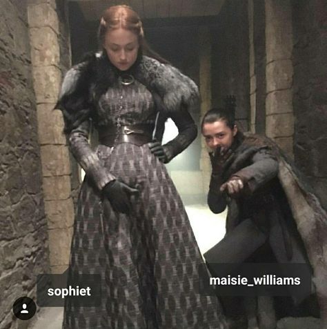 Bastidores Game Of Thrones Cast, Funny Snaps, Fire And Blood, Game Of Thrones Funny, Gra O Tron, Instagram Snap, Game Of Thrones Fans, Sansa Stark, Arya Stark