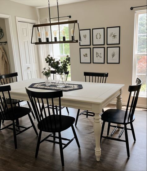 White Kitchen Table Black Chairs, White And Black Kitchen Table, Black And White Dining Room Table, Black And White Kitchen Table Decor, Black And White Dining Rooms, White Dining Table Black Chairs, White Table With Black Chairs, Black And White Kitchen Table, White Table Black Chairs