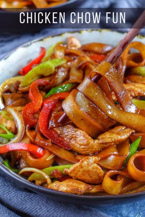 Ho Fun Noodle Recipe, Chow Fun Noodles Recipes, Asian Chicken Dishes, Chicken Chow Fun Recipe, Chicken Chow Fun, Flavourful Rice, Chicken Rice Noodle, Chinese Rice Noodles, Chow Fun Noodles