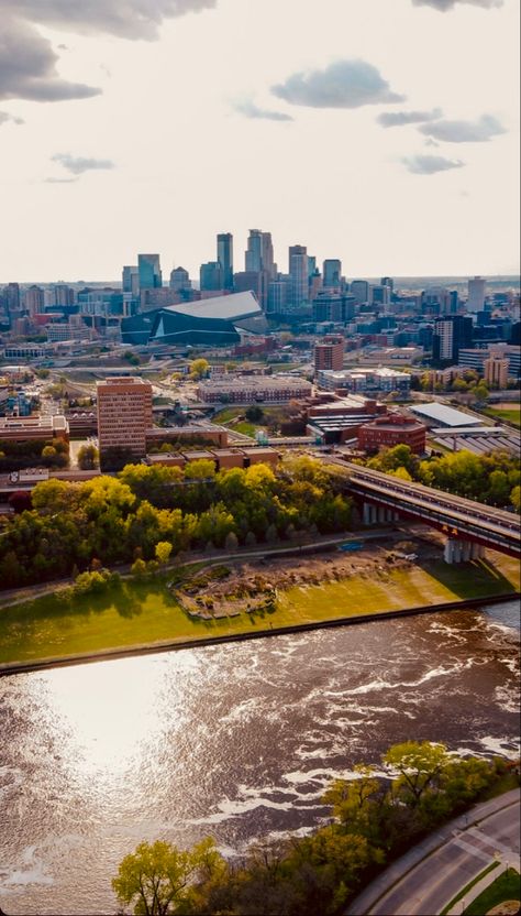 umn - - - - - university of minnesota Minneapolis Saint Paul twin cities Morris Duluth crookston big10 maroon gold prettiest best college campus buildings fall colors historic classroom class aesthetic golden gophers inspo inspiration ski u mah row the boat Instagram story post goldy gopher mascot statue campus orientation freshman good luck dream school Walter library city skyline bridge Washington night sunset lights dinky dinkytown bridge skyline building stem sciencet bruiniks stair Class Aesthetic, College Abroad, Row The Boat, Instagram Story Post, Twin Cities Minnesota, Minnesota Photography, Night Sunset, Story Post, St Paul Minnesota