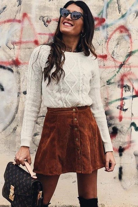 Buttoned Up Cord Skirt Hipster Outfits Fall, Fall Outfits For Teen Girls, Christmas Outfit Ideas, Cord Skirt, Casual Skirt Outfits, Winter Mode, Fall Outfits For Work, Skirt Outfit, Denim Details