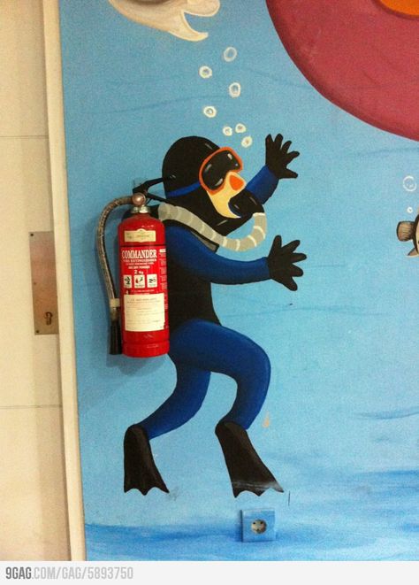 Clever wall paint Ocean Classroom, School Hallways, School Murals, School Displays, Classroom Displays, Fire Station, School Decorations, Fire Extinguisher, School Library