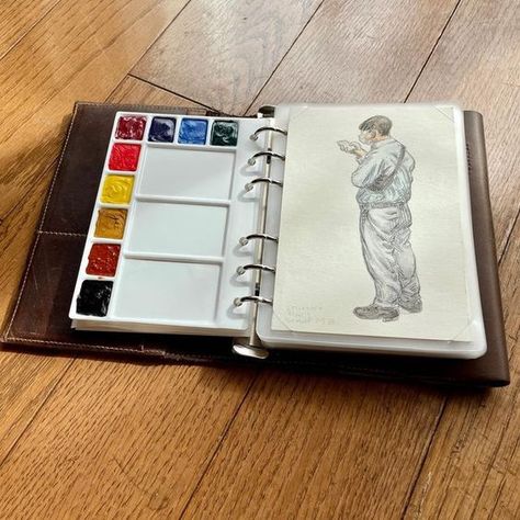 スタットラー on Instagram: "I took the cards-in-ring-binder idea to the next level. Watercolor postcards! Now I can have the convenience and speed of a ring binder without punching holes in the postcards. Since this binder has a Traveler’s Notebook feel, I enhanced that with rubber stamps on the back of each card. #ringbinder #sketchkit #postcardsketch #subwaysketch #waterbrush #電車スケッチ #ハガキスケッチ #ハガキ絵" Watercolor Postcards Ideas, Binder Sketchbook, Learning Watercolor, Watercolor Notebook, Plein Air Easel, Diy Travelers Notebook, Watercolor Postcards, Travel Art Kit, Watercolor Paintings Of Animals