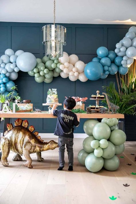 Dino Party Balloon Garland, Dinosaur Birthday Party Balloons, Backyard Dinosaur Birthday Party, Craft Table Party, Three Rex Birthday Party, Table Party Favors, Dino Theme Party, Dinasour Birthday, Goodie Bag Stuffers