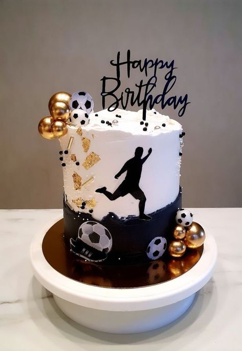 Birthday Cakes For Men 50 Years Old, 18th Birthday Cakes For Boys, Football Birthday Cake For Men, Soccer Cake Ideas For Men, Pastel Futbol Soccer, Cake For 18th Birthday Boy, Birthday Cake 18th Boy, Cake Football Birthday, 18th Birthday Cake Boys