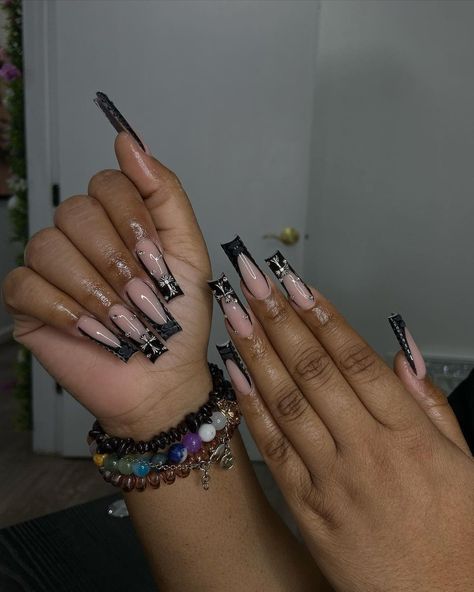 Read Nails, Black Acrylic Nail Designs, Black French Tips, Acrylic Toe Nails, Black Acrylic Nails, Colored Acrylic Nails, Girly Acrylic Nails, French Tip Acrylic Nails, Short Square Acrylic Nails