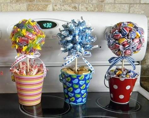 kids stuff | candy thanks | Kid Stuff Kids Candy Bouquets, Kids Bouquet Ideas, Mini Candy Bouquet Diy, Candy Bouquets, Candy Centerpiece Ideas, How To Make Candy Bar Bouquet, Candy Bouqet, Diy Dum Dum Bouquet Lollipop Tree, Candy Boquets Dollar Tree