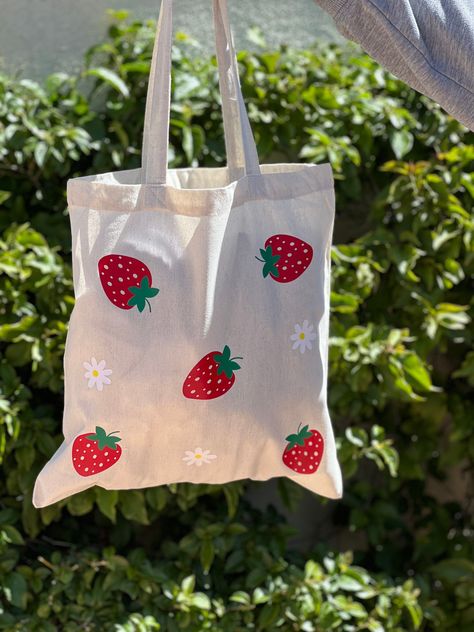 Painted Totes Ideas, Tote Bag Pattern Paint, Flower Tote Bag Painting, Cute Strawberry Print Tote Bag, Cute Spring Tote Bag, Tote Bag Design Ideas Paint, Summer Strawberry Print Bag For Daily Use, Summer Strawberry Print Bags For Daily Use, Cute Reusable Tote Bag