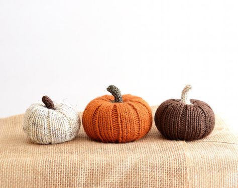 77 Creative Pumpkin Crafts for Halloween and Fall Décor | Family Holiday Knitted Pumpkins, Knit Pumpkins, Sock Loom, Fun Loom, Diy Pumpkins, Round Loom, Peg Loom, Loom Knitting Patterns, Creative Pumpkins