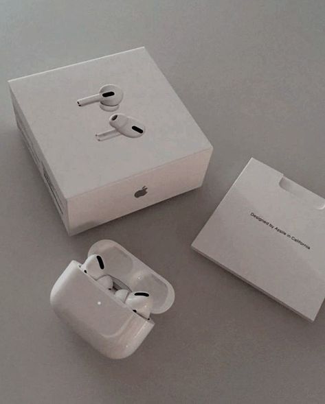 Fone Apple, Desain Pantry, Airpods Apple, Iphone Obsession, Air Pods, Birthday Wishlist, Airpod Case, Apple Airpods, Electronic Devices