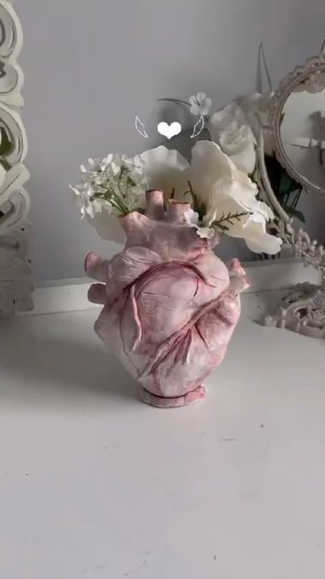 Instagram Heart Things, Real Heart, Heart Sculpture, Easy Diy Room Decor, Sculpture Art Clay, Clay Sculptures, Kraf Diy, Pinterest Diy Crafts, Clay Diy Projects