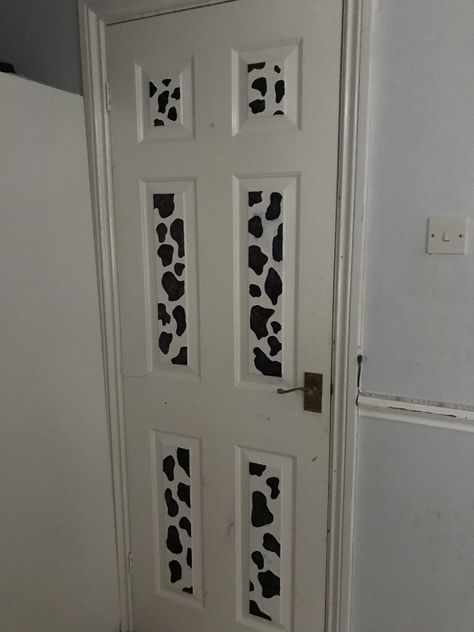 Bedroom Ideas Cow Print, Cow Print Accent Wall Bedroom, Cow Print Closet Door, Cow Print Room Decor Aesthetic, Brown Cow Print Room Decor Aesthetic, Door Art Bedroom, Cow Print Door, Rum Inspiration, Cow Room