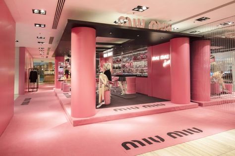 Miu Miu Disco pop-up store, Hong Kong » Retail Design Blog Business Office Design, Window Display Retail, Retail Space Design, Store Window Displays, Window Display Design, Retail Store Design, Boutique Interior, Retail Design Blog, Merchandising Displays