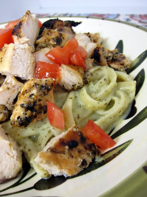 Creamy Lemon-Pesto Chicken Pasta | Plain Chicken Lemon Pesto Chicken, Pesto Pasta Recipes Chicken, Lemon Pesto, Resep Pasta, Delicious Chicken Breast Recipes, Pastas Recipes, Chicken Pesto, Yummy Chicken, Plain Chicken