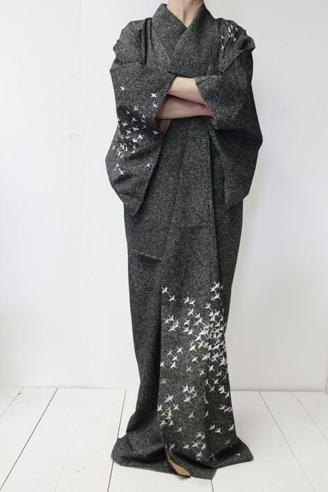 . Simple Dressing, Beautiful Kimonos, Japanese Outfits, Vintage Kimono, Character Designs, Yukata, Yohji Yamamoto, Japanese Kimono, Kimono Fashion