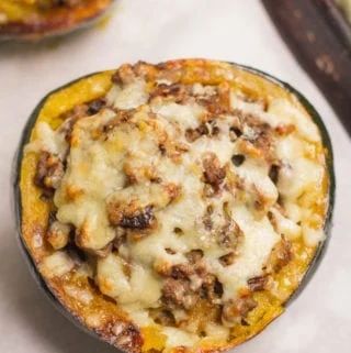 Beef Stuffed Acorn Squash, Acorn Squash Recipes Healthy, Sausage Stuffed Acorn Squash, Healthy Lunch Dinner, The Clean Eating Couple, Lunch Dinner Recipes, Clean Eating Couple, Clean Eating Guide, Stuffed Acorn Squash