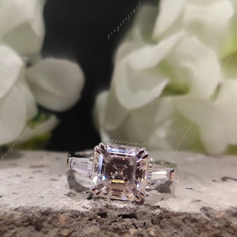 Ring Square Diamond, Diamond Ring Square, Square Diamond Ring, Engagement Ring Three Stone, Square Diamond Rings, Baguette Diamond Ring, Ring Baguette, Ring Three Stone, Ring Square