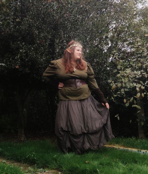 #plussize #fairycore #elfcore #darkfairy #plussizefairycore #elf #mori #witch #witchcore Plus Size Elf Cosplay, Plus Size Elf Costume, Plus Size Elf, Mori Witch, Witchy Cottage, Elf Fairy, Elf Cosplay, Witch Core, Ren Fest