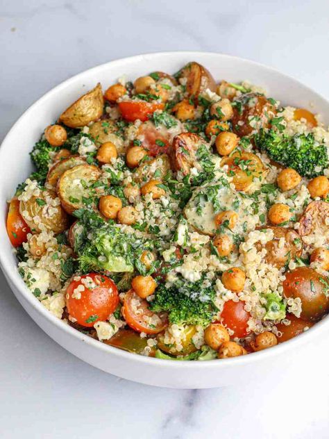 Roasted Potato Quinoa Salad - Munchmeals by Janet Healthy Dinner For Beginners, Munchmeals By Janet, Gut Healthy Vegetarian Recipes, Work Lunch Vegetarian, Vegetarian Dinner Recipes For Family, Quinoa Chickpea Salad, 2024 Meals, 2023 Recipes, Roasted Potato