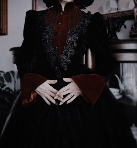 Era Victoria, Vampire Fashion, Vampire Dress, Victorian Vampire, Vampire Clothes, Victorian Aesthetic, Gothic Vampire, Romantic Goth, Victorian Goth