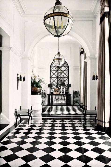 Black And White Checkered Floor, Checkered Flooring, Decoration Hall, Checkered Floor, Foyer Decorating, Casas Coloniales, Furniture Placement, Entry Hall, Home Modern