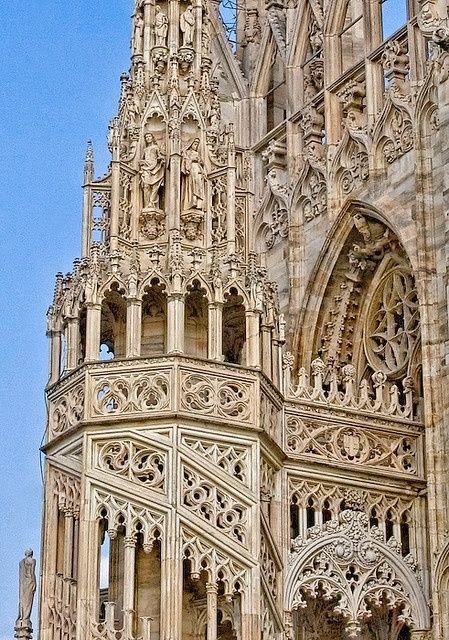 Stare Dwory, Duomo Milan, Milan Duomo, Architecture Antique, Milan Cathedral, Istoria Artei, Cathedral Church, Amazing Buildings, Gothic Architecture