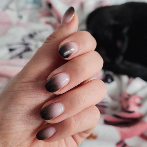 Black White Gradient Nails, Black Ombre Oval Nails, Black Ombre Manicure, Tan To Black Ombre Nails, Gradient Black Nails, Black Ombre Square Nails, Black Ombre Dip Nails, Black Ombre Gel Nails, Dark Gradient Nails