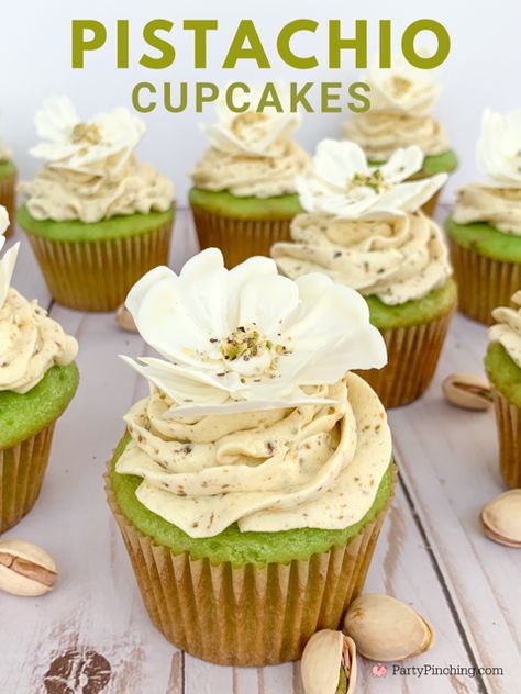 Pistachio Paste Recipe, Simple Buttercream Frosting, Pistachio Frosting, Pistachio Buttercream, Cupcakes Pretty, Cake Pistachio, Pistachio Pudding Cake, Pistachio Cupcakes, Pistachio Muffins