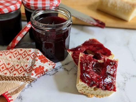 Canning Raspberry Jam, Black Raspberry Jelly Recipe, Raspberry Jelly Recipe, Jam Without Pectin, Pectin Recipes, Black Raspberries, Raspberry Jelly, Homemade Jelly, Jelly Recipe