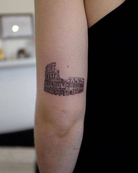 Coliseum Tattoo Design, Coliseum Tattoo, Italian Inspired Tattoos, Italy Tattoo Ideas, Italian Tattoos For Women, Tattoo Roma, Italy Tattoo, Italian Tattoos, Patriotic Tattoos