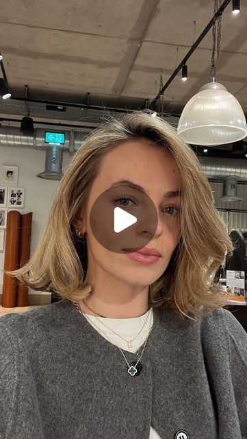 90s Bob Wavy, Bell Bottom Bob Haircut, Hilary Duff Bob Hair, Italian Bob Curtain Bangs, Wavy Italian Bob, Italian Bob Round Face, Bouncy Bob Hairstyles, Before And After Bob Haircut, Bob Before And After