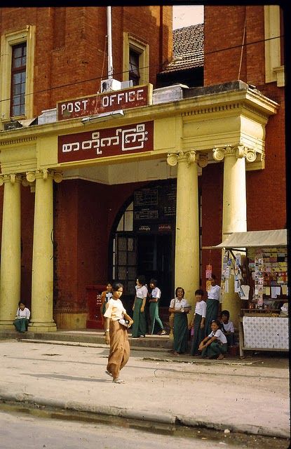 Daily Life in Burma in the early 1980s Old Myanmar Photo, History Of Myanmar, Vintage Myanmar, Exo Chibi, Myanmar Art, Indira Gandhi, Body Structure, Ice Bear, Burma Myanmar