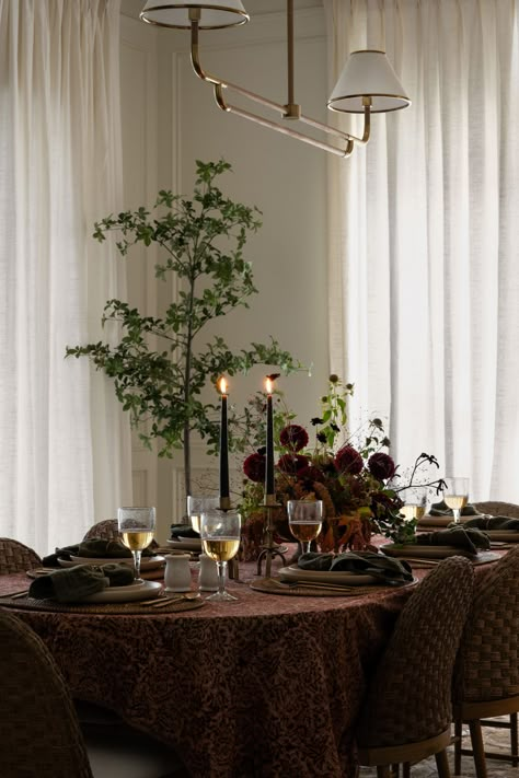 How to Set the Perfect Thanksgiving Tablescape - Studio McGee Aesthetic Christmas Table Setting, Mcgee And Co Table Setting, Organic Modern Tablescape, Modern Holiday Tablescapes, Studio Mcgee Thanksgiving Table, Mixing Christmas And Thanksgiving Decor, Earthy Thanksgiving Table, Organic Thanksgiving Table Decor, Large Thanksgiving Dinner Table