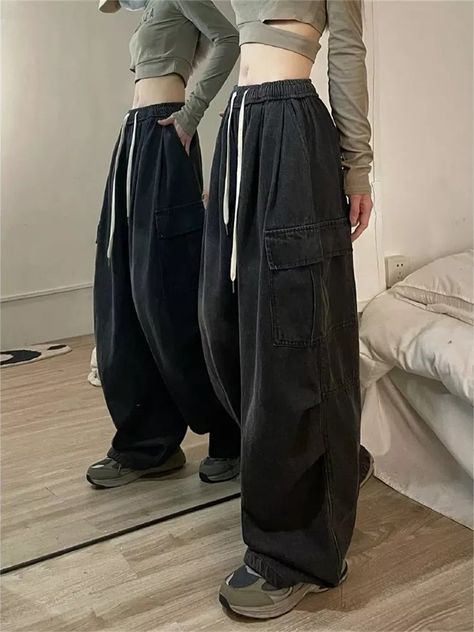 Street Wear Women Hip Hop, Baggy Cotton Cargo Jeans Hip Hop Style, Baggy Harajuku Style Cargo Pants, Vintage Baggy Cargo Jeans, Black Baggy Harajuku Style Pants, Cargo Jeans Women, Black Baggy Harajuku Pants, Blue Cargo Jeans, Oversized Y2k