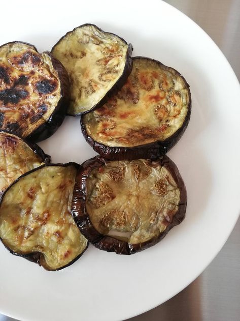 [homemade] home-grown grilled eggplant Eggplant Aesthetic, Baked Crackers, Recipe Example, Grilled Eggplant, Food Rules, Vegetarian Keto, Health Nut, Food Images, Celebrity Chefs