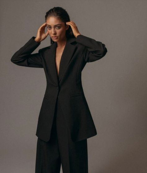 Blazer Photoshoot Women, Sleek Back Hair, High Fashion Photoshoot, Debut Photoshoot, Studio Portrait Photography, Clothing Aesthetic, Model Inspo, Black Clothing, Fashion Photography Inspiration