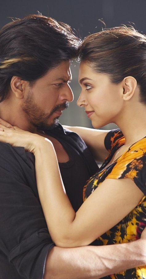 Happy New Year Bollywood, Happy New Year Movie, Deepika Ranveer, Shah Rukh Khan Movies, Happy New Year 2014, Cute Celebrity Couples, Bollywood Couples, Cute Couples Hugging, Love Couple Photo