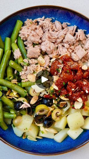 Episode 10 of “Salads to look forward to”: 🐟 🥔 🥗 Tuna potato saladReasons to love this recipe:✅ fresh salad perfect for hot days✅ high protein✅ perfect to make ahead✅ great when you got leftover vegetables to useIngredients for 1 portion:▫️4-5 baby potatoes▫️~150g green beans▫️1 can of tuna▫️Olives, chopped▫️3-4 sun-dried tomatoes, chopped▫️1 tbsp capers▫️Toasted almond flakes▫️Chive, chopped Seasoning:Extra virgin olive oilApple cider vinegar Salt and pepper to tasteInstructions:🥗Peel and chop the potato into cubes, boil them until soft but not mushy. Let them cool down completely (even better if are leftovers, straight from the fridge!).🥗Prepare the green beans by removing the top and bottom and cut in half. Put them into boiling water for 1 minute or 2 (I like mine very crunchy!), Tuna Potato Salad, Tuna Potato, Leftover Vegetables, Food Reels, Easy Mediterranean Diet Recipes, Fresh Salad, Sun Dried Tomatoes, Baby Potatoes, Mediterranean Diet Recipes