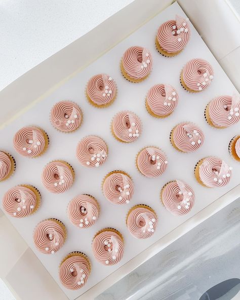 Dusty Pink Cupcakes, Baby Pink Cupcakes, Dusty Pink Baby Shower Ideas, Wedding Cupcakes Pink, Baby Shower Cupcakes Girl, Cute Pink Cupcakes, Pink Baby Shower Cupcakes, Pink And White Cupcakes, Pink Wedding Cupcakes