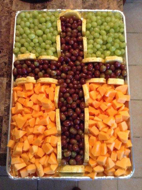 Fruit Cross for Baptism Cross Fruit Tray, Easter Fruit Tray, Fruit Tray Ideas, Fruit Cross, Easter Fruit, Easter Party Food, Fruit Platters, Easter Appetizers, Communion Ideas