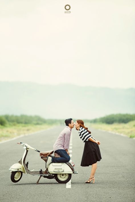 Pre Wedding Outdoor, Bike Wedding, Pre Wedding Photoshoot Props, Prewedding Outdoor, Pre Wedding Photoshoot Outfit, Wedding Photoshoot Props, Pre Wedding Photoshoot Outdoor, Bike Photoshoot, Wedding Photoshoot Poses