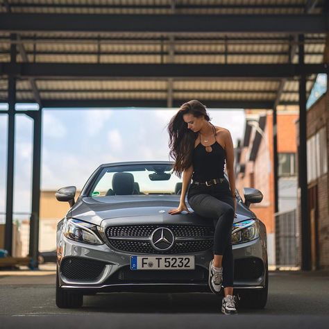 Instagram Car Lifestyle Photography, Driving Mercedes, K C, Drive Mercedes, Mercedes Aesthetic, Red Mercedes, Car Women, Mercedes Girl, Driving Night