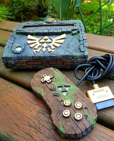 Best skin ever 🏛️🗡️ ✔️Credi Zelda Diy, Custom Consoles, Video Game Room Design, Video Game Rooms, Zelda Art, Video Game Room, Retro Video Games, Game Room Design, Game System